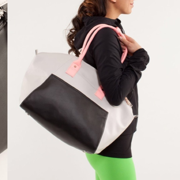 lululemon athletica Handbags - 💙50% Off Sale 💙Lululemon Vinyasa To Vino Bag